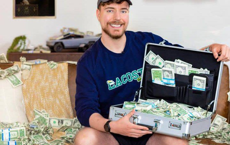MrBeast, supranumit „regele YouTube”, a cumpărat o stradă cu case cu tot pentru el și angajații săi. Cât a plătit