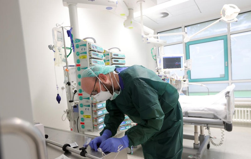 Record zilnic de decese provocate de COVID-19 în Germania. Carantina parțială ar putea fi extinsă