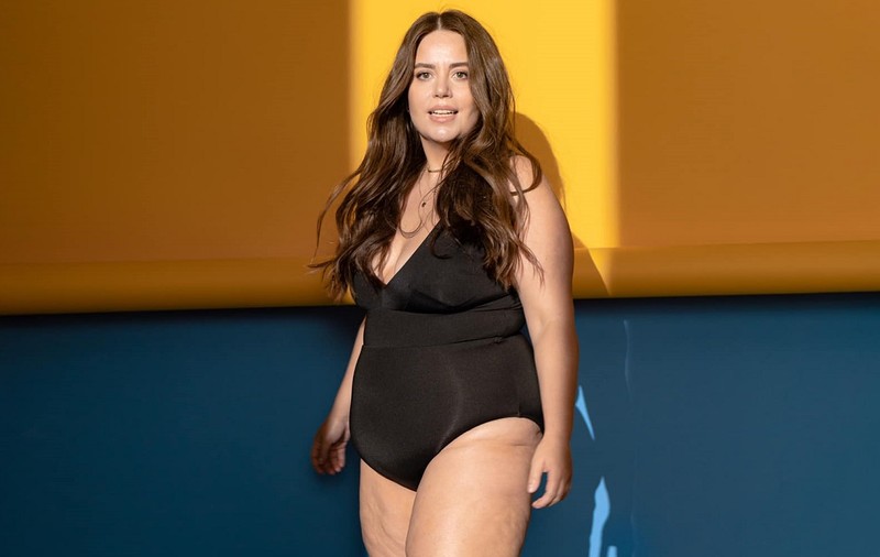 Lorelei Bratu, concurenta de la „Asia Express”, a apărut într-o ținută transparentă la ELLE New Media Awards 2021