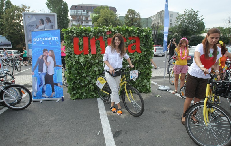 Alina Chivulescu, îndrăgostită de bicicletă. Ce bine arată la 40 de ani! | FOTO