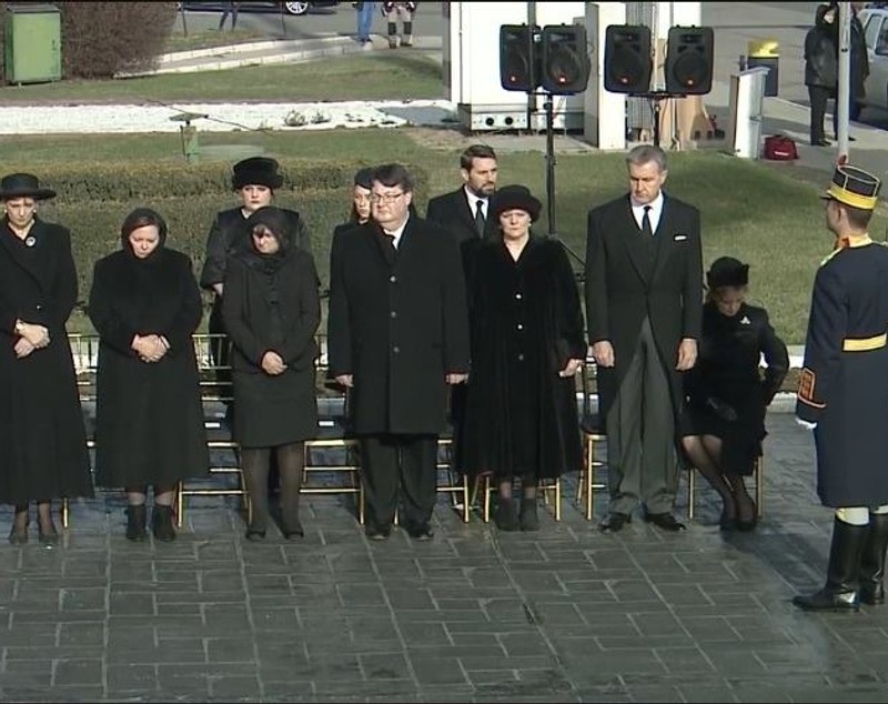 Principele Nicolae, cu lacrimi în ochi la căpătâiul Regelui Mihai. Profund marcat pe aeroport | FOTO & VIDEO