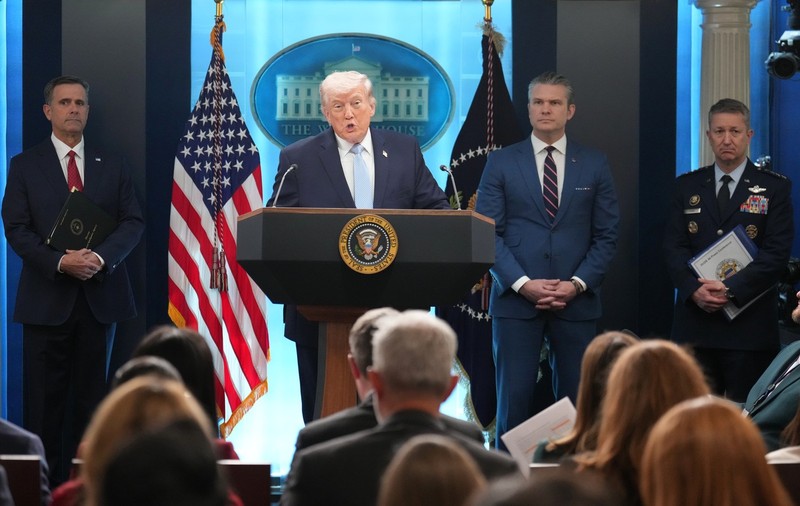 Donald Trump susține că Dumnezeu a „urmărit” misiunea „istorică” de salvare a pilotului american căzut în Iran. Primul mesaj care ar fi fost transmis de soldat