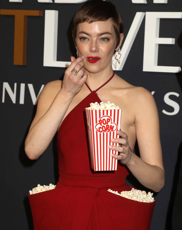 Cum arată „rochia popcorn” purtată de Emma Stone pe covorul roșu. Actrița a atras toate privirile cu creația Louis Vuitton