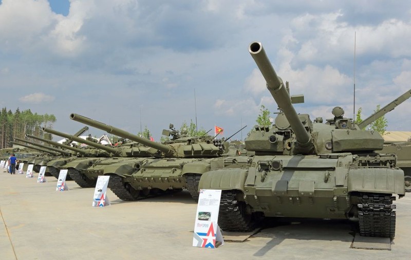 După ce a suferit pierderi grele, Rusia a mobilizat în Ucraina tancuri T-62, vechi de 50 de ani. Care va fi rolul lor