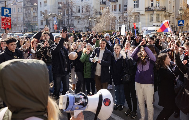 Culisele protestelor studențești care zguduie Serbia: „Sexul e mișto, dar ai încercat să i-o tragi sistemului?”