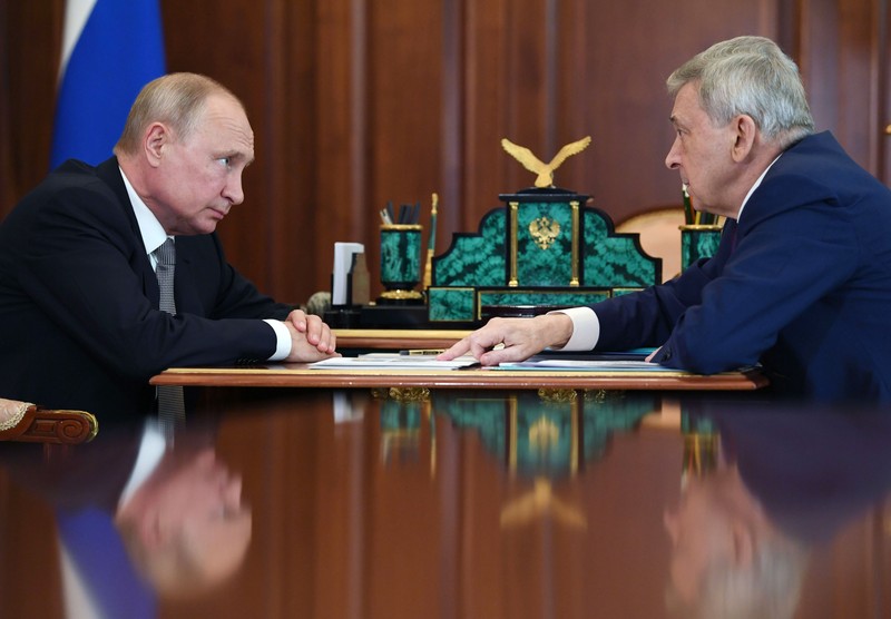 Vladimir Putin și Ivan Dedov, la întâlnirea amintită de publicația rusă. Foto: Hepta