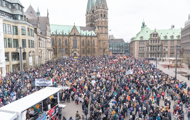 Protestele stradale față de extrema-dreaptă se extind în Germania: cel puțin 15.000 de oameni au manifestat duminică și la Bremen | FOTO