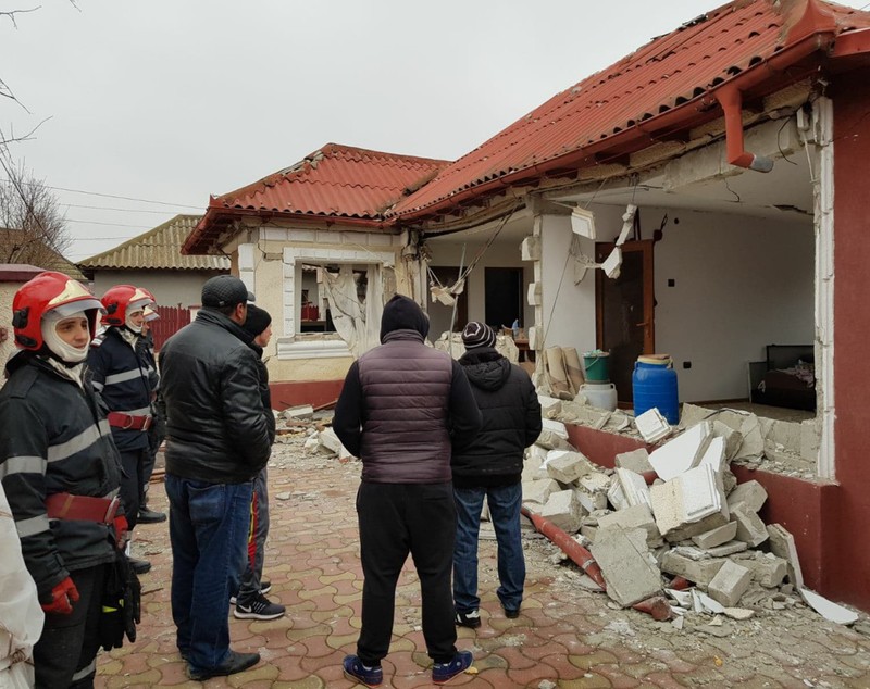 Explozie în Năvodari, județul Constanța. Trei oameni, răniți după ce o casă a sărit în aer / FOTO&VIDEO