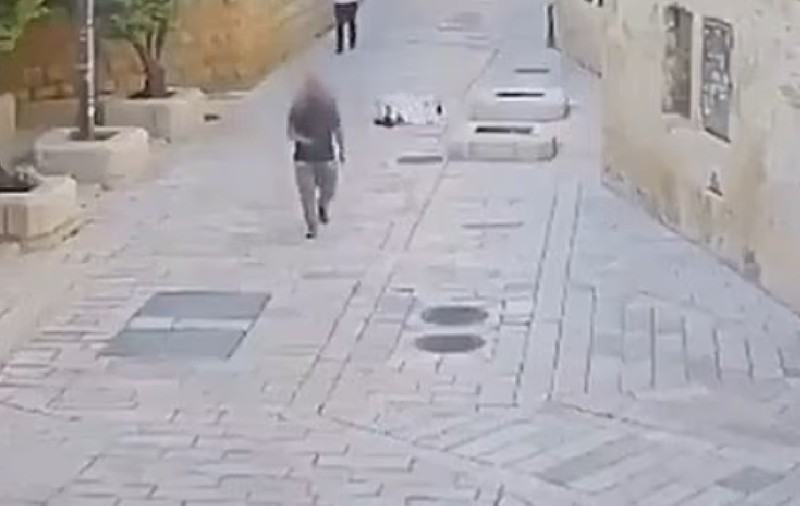 Momentul în care o călugăriță este agresată de un bărbat, în Ierusalim. Atacurile asupra creștinilor, tot mai frecvente | VIDEO