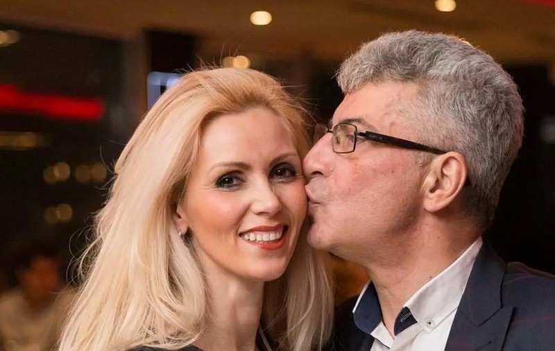 Cum arată soția lui Silviu Prigoană la 43 de ani. Mihaela, care e terapeut, s-a afișat într-o rochie sexy