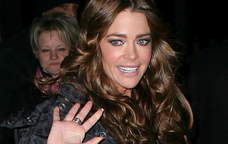 Denise Richards petrece Crăciunul cu iubitul... şi fostul soţ
