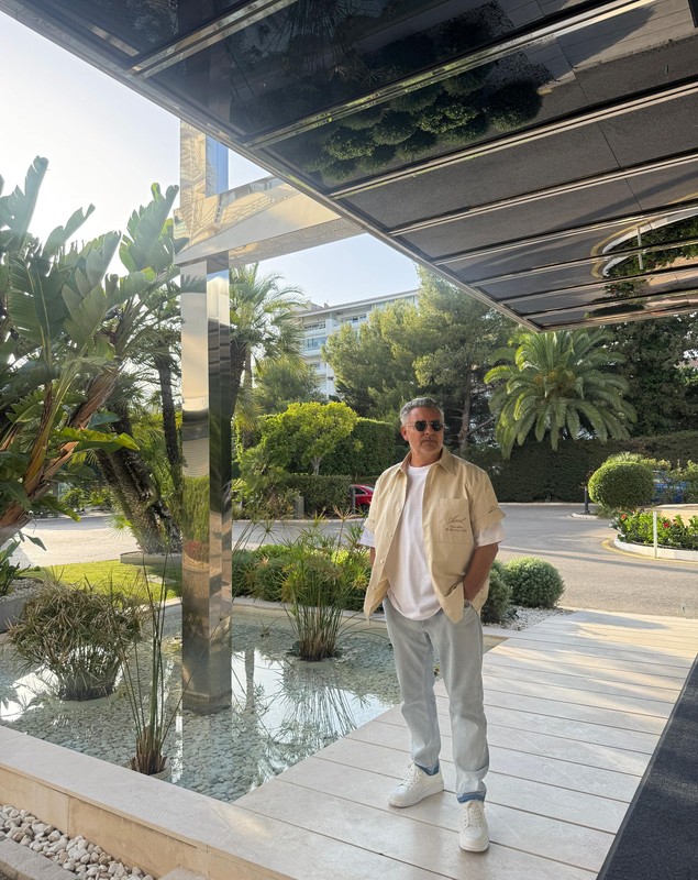 Cum a apărut soția lui Chef Alexandru Sautner în vacanța din Spania. Juratul Chefi la cuțite s-a relaxat alături de familie