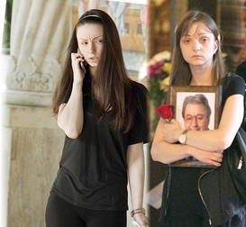Fetele lui Vadim Tudor, la înmormântarea acestuia