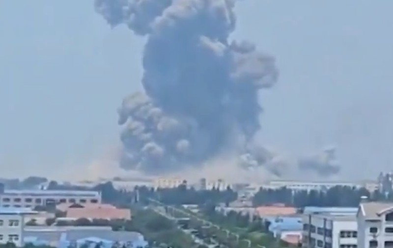 O explozie uriașă la o fabrică de chimicale din China a fost auzită de oameni care lucrau și la 3,5 kilometri distanță