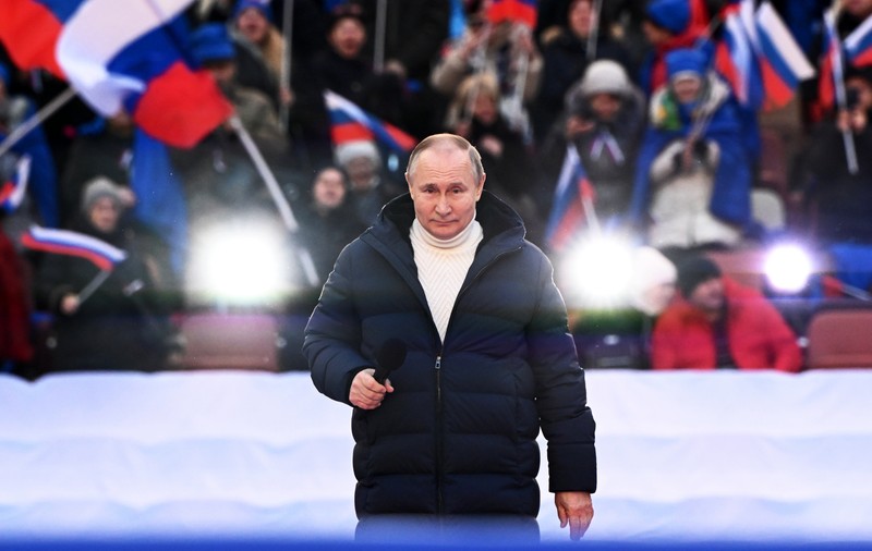 „E rușinos”. Reacția patronului firmei care a produs geaca de 12.000 de euro purtată de Putin la mitingul de la Moscova