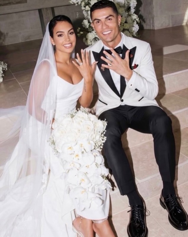 Motivul pentru care Cristiano Ronaldo și Georgina Rodriguez s-au căsătorit în secret, în sufrageria casei din Portugalia. Detalii din ziua nunții