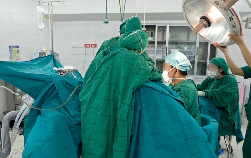 Medicii care au operat-o pe fetiţa de nouă ani, anchetaţi
