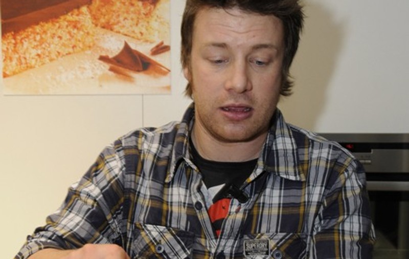 Proces de 1,2 MILIARDE de dolari! Jamie Oliver ARE MARI PROBLEME din cauză că a criticat CARNEA!