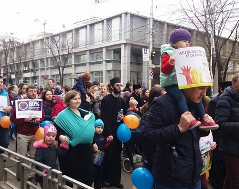 UPDATE. Marș pentru viață 2017 | Mii de oameni au ieșit în stradă în București și în mai multe orașe din țară / FOTO&VIDEO