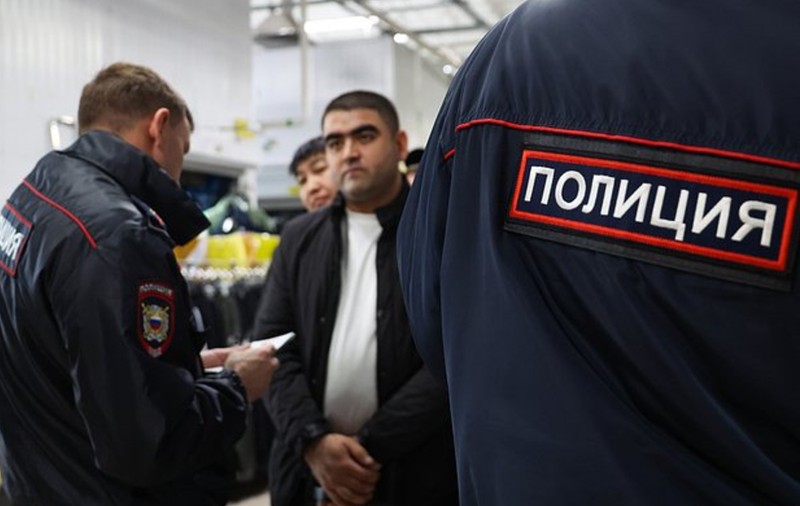 Un bărbat fără adăpost găsit de poliție la metroul din Moscova e, de fapt, un miliardar rus care a luptat în Ucraina. A fost imediat arestat