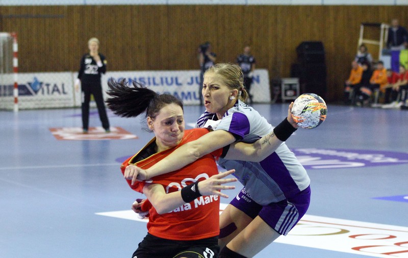 HCM Baia Mare - Fleury Loiret 31-28. Oaspetele au condus la pauză, maramureșencele au revenit și au învins pe de final. Vicecampioana României își conservă șansele de calificare în ”sferturile” Ligii Campionilor / VIDEO