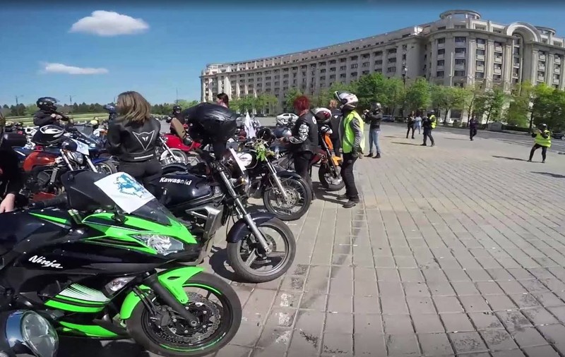 Parada femeilor motocicliste are loc pe 20 aprilie, în București. "Și noi suntem în trafic"