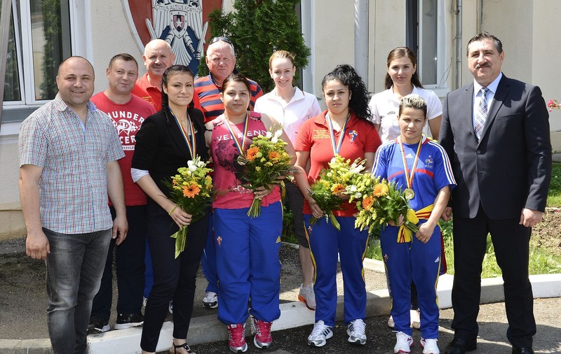 CSA Steaua le-a premiat pe medaliatele de la box şi canotaj