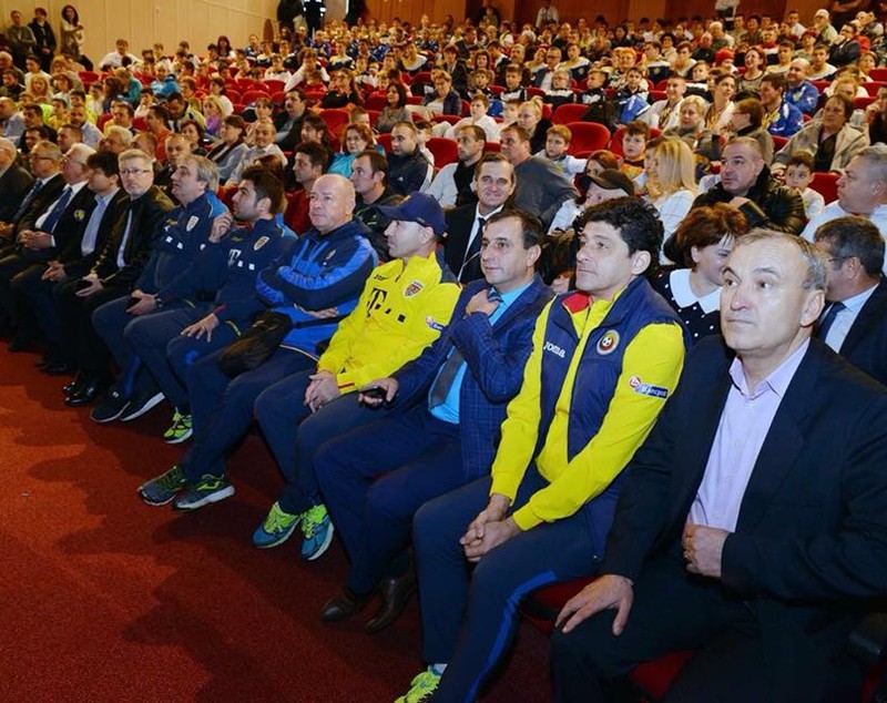 Adrian Mutu, agent electoral pentru Răzvan Burleanu. Fostul internațional, prezent la ”Gala sportului simerian 2017” | VIDEO