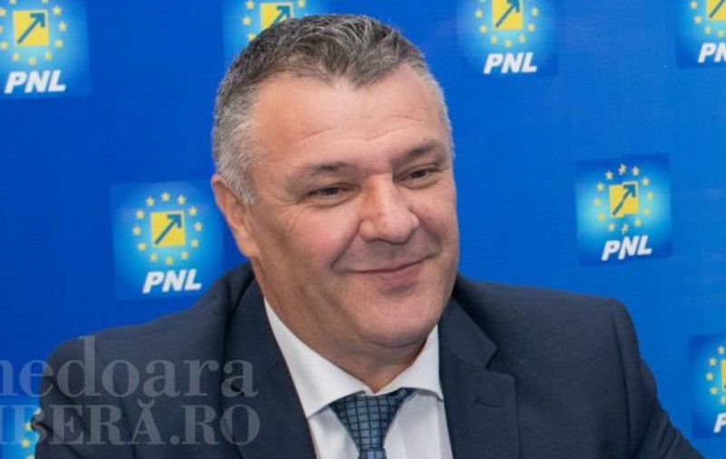 Liberalul Florin Oancea a fost exmatriculat din facultate. Noul primar din Deva și-a trimis șoferul să dea examen în locul lui