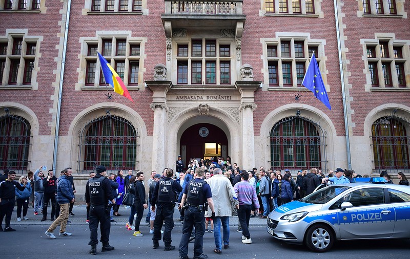UPDATE | Proiectul privind votul din diaspora a fost adoptat de Parlament. Românii din străinătate vor vota pe parcursul a trei zile şi prin corespondenţă