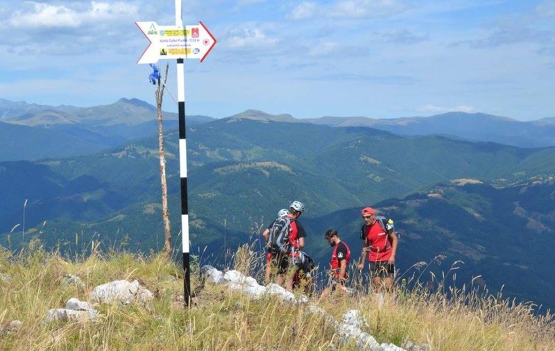 Zece reguli esenţiale pentru turiștii care urcă la munte în drumeție, de 1 Mai. Avertismentul salvamontiștilor