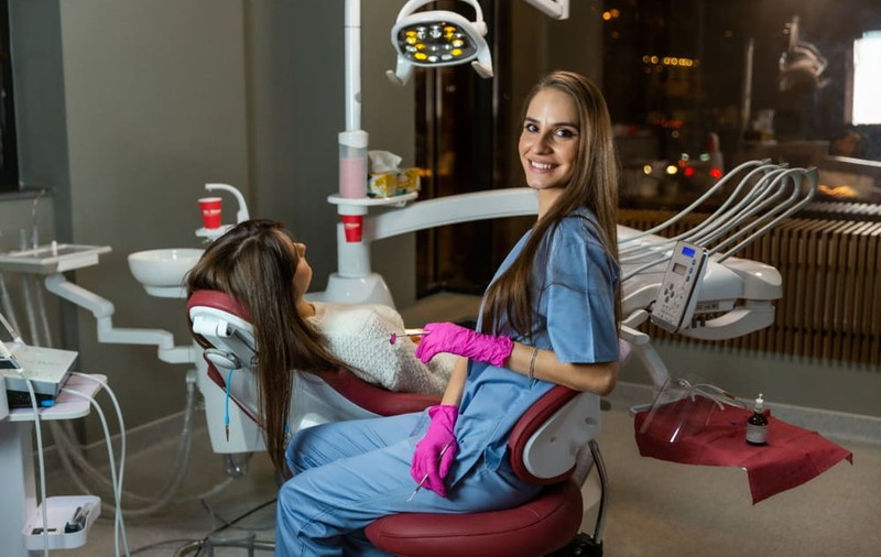 Prevenție și curățare dentară detaliată. Un SPA dentar fără durere și fără frică de dentist