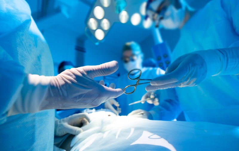O tânără a mers la spital pentru o operație la gleznă, dar i-au fost scoase măselele de minte. Cum s-a produs eroarea medicală
