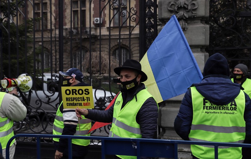 Protest al fermierilor la Ministerul Agriculturii pentru a le fi acordate despăgubiri pentru culturile calamitate de secetă: „Oros, respectă-ți cuvântul”