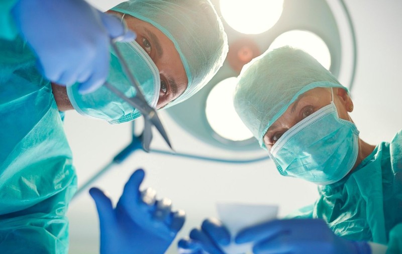 Cercetătorii au creat o „piele” electronică ce se vindecă singură în câteva secunde după deteriorare