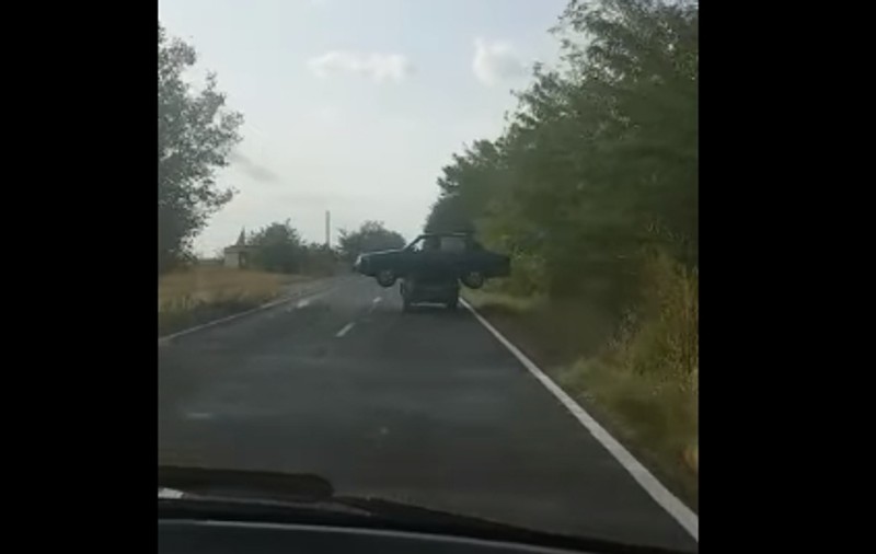 VIDEO | Imagini incredibile pe un drum din Buzău. La fel este și mesajul care însoțește imaginile