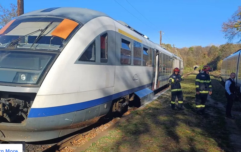 Un tren a luat foc în gara Bârnova din Iaşi. 110 persoane s-au autoevacuat din garnitura care plecase de la Iași spre Tecuci