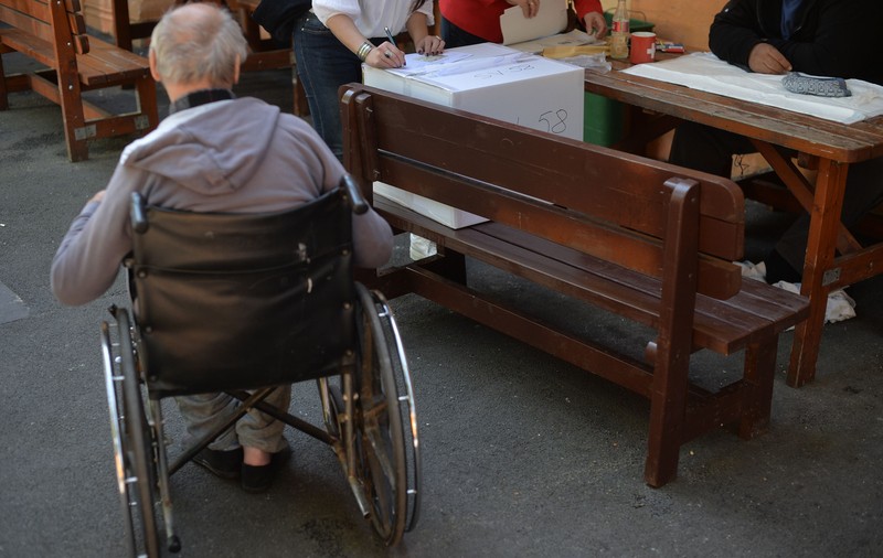 Urna mobilă la alegerile parlamentare 2020. Cum poți să ceri urnă specială pentru a vota duminică