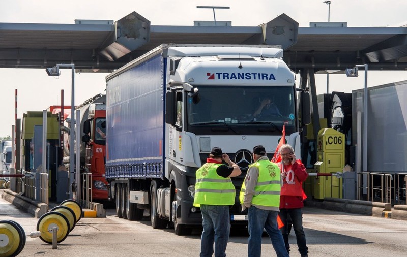 Șofer român de TIR prins cu o „cantitate astronomică” de cocaină în camion, în Franța. Pedeapsa maximă e 10 ani, plus amendă de milioane de euro