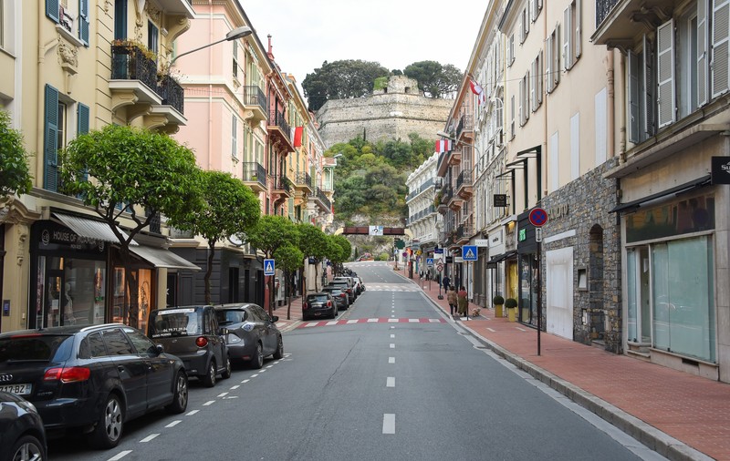 Pieton lovit de un copil de 4 ani care s-a urcat la volanul mașinii de lux a tatălui său, în Monaco