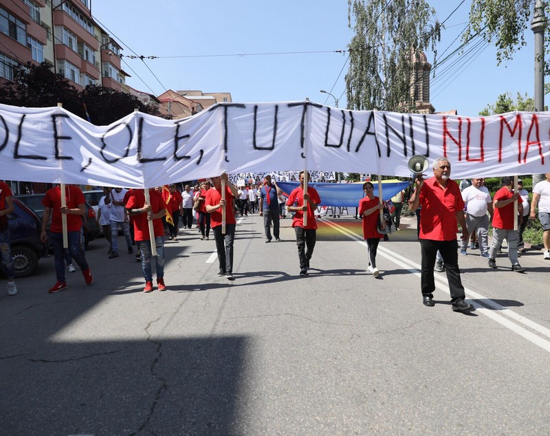 VIDEO | Miting PSD la Târgoviște. Liviu Dragnea: "Vom continua indiferent de piedicile puse de aceşti securişti nemernici! Nu renunţ!"