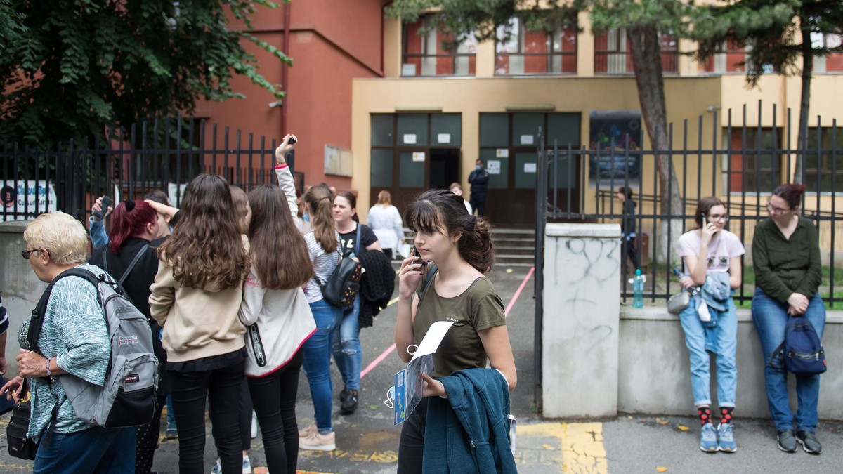 Evaluarea Națională 2022 la Școala Iancului din București. Foto: Vlad Chirea / Libertatea