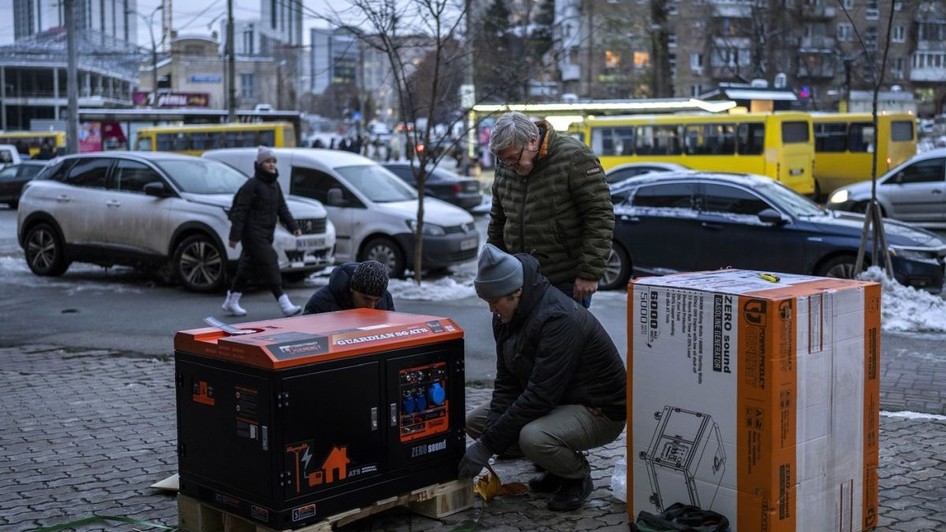 Un bărbat din Kiev a dat în judecată o comunitate religioasă baptistă din cauza zgomotului făcut de un generator industrial în timpul penelor de curent. Foto: Profimedia