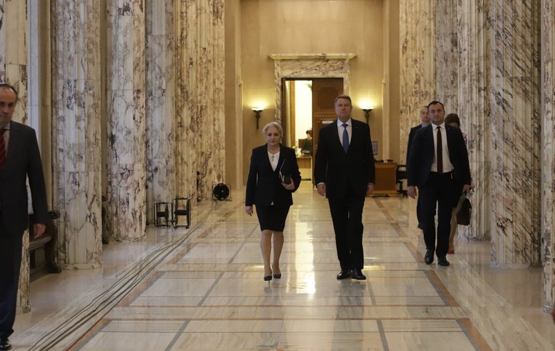 Dragnea ironizează prezenţa lui Iohannis la şedinţa de Guvern: "Eu nu îl primeam în curte, fiecare om are dreptul să se facă de râs"