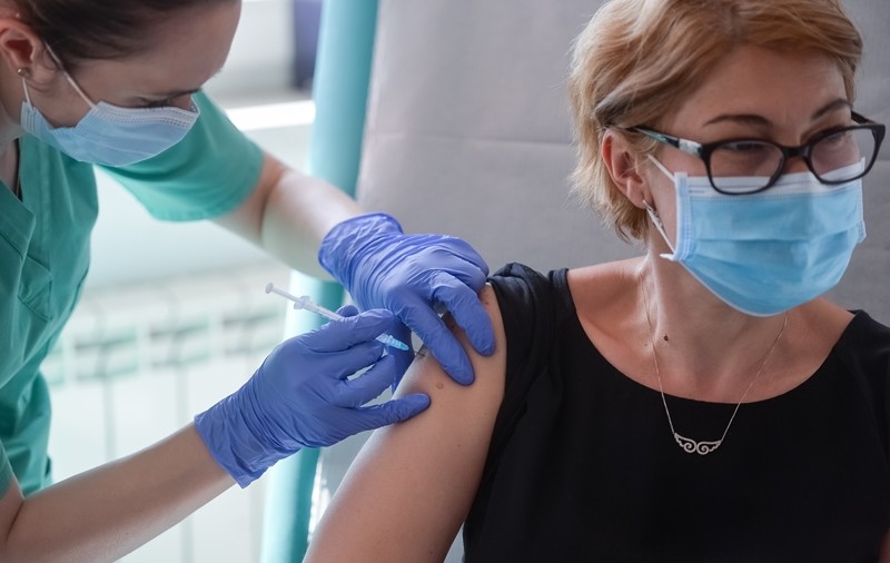 Avem sau nu nevoie de o a doua doză de rapel? Un epidemiolog explică