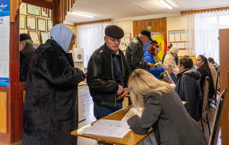 LIVETEXT Alegeri prezidențiale și referendum în Republica Moldova. Rezultate finale: contre între Maia Sandu și Kremlin