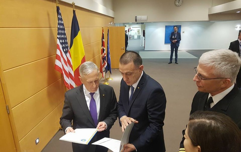 Ministrul Apărării Mihai Fifor s-a întâlnit cu şeful Pentagonului. Astăzi are loc întâlnirea miniștrilor Apărării din NATO