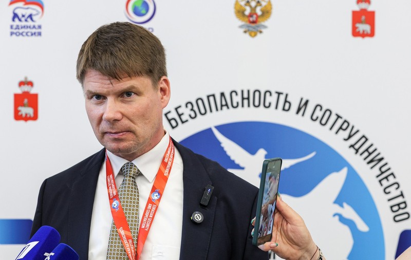 Tensiuni în AfD, din cauza unei călătorii în Rusia. Un deputat și un eurodeputat s-au dus la Soci, pe fondul acuzațiilor că partidul spionează pentru Kremlin