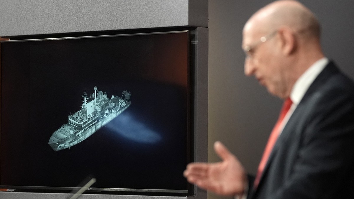 John Healey, conferință de presă despre nava Yanat, suprinsă în largul Marii Britanii Foto: Profimedia