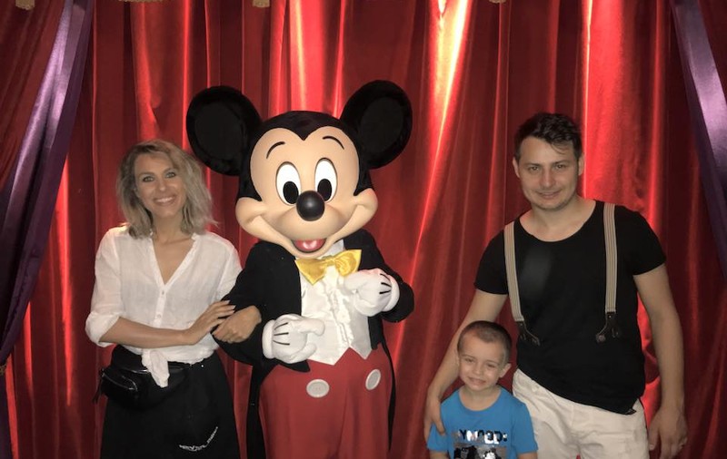 VIDEO EXCLUSIV/ Cea mai sinceră mămică! Amna recunoaște că ultimul concediu cu cel mic, la Disneyland, a fost un dezastru